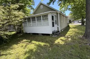 13 10th St, Colonial Beach, VA 22443 - Photo 2