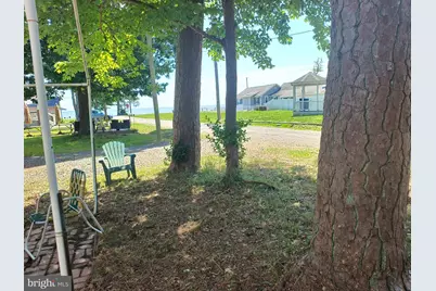 21 Chamberlayne Street, Colonial Beach, VA 22443 - Photo 6