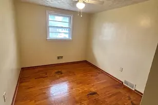 136 Locust Ave, Winchester, VA 22601 - Photo 8