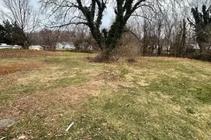 136 Locust Ave, Winchester, VA 22601 - Photo 2