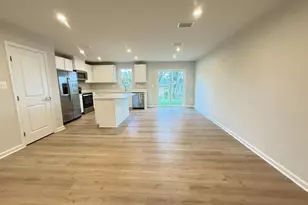 647 Laurelwood Cir, Winchester, VA 22601 - Photo 2