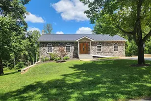 302 Hidden View Ln, Front Royal, VA 22630 - Photo 2