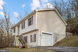 218 Walker Farm Dr, Front Royal, VA 22630 - Photo 2