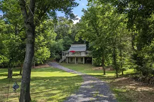 902 Misty Meadow Ln, Bentonville, VA 22610 - Photo 2