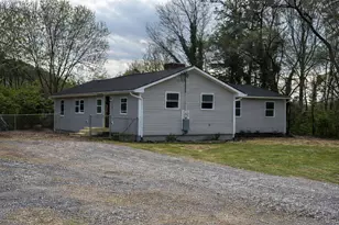 541 Youngs Dr, Front Royal, VA 22630 - Photo 2