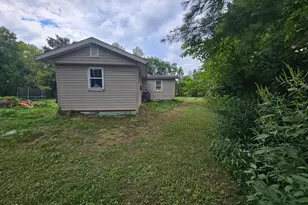 348 Thompson Hollow Rd, Bentonville, VA 22610 - Photo 6