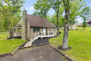 369 Mountain Lake Dr, Front Royal, VA 22630 - Photo 2