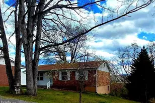 201 Woodlawn Dr, Petersburg, WV 26847 - Photo 2