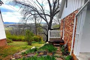 201 Woodlawn Dr, Petersburg, WV 26847 - Photo 6