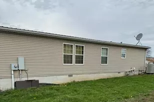 200 Jackson Ave, Moorefield, WV 26836 - Photo 8