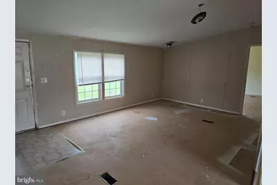 305 N River Run Boulevard, Delray, WV 26714 - Photo 6
