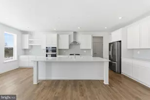 812 Lord Fairfax St, Charles Town, WV 25414 - Photo 8