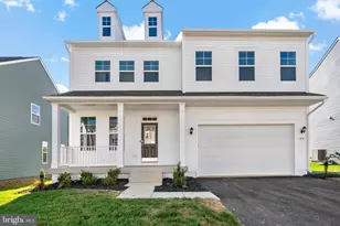 812 Lord Fairfax St, Charles Town, WV 25414 - Photo 2