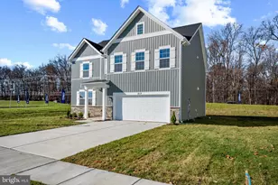 562 Atkinson St, Shenandoah Junction, WV 25442 - Photo 2