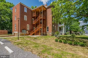 515 E Washington St, Charles Town, WV 25414 - Photo 10