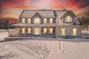 23 Green Meadow Cir, Shepherdstown, WV 25443 - Photo 2