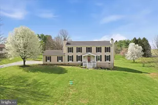 30 Green Valley Dr, Charles Town, WV 25414 - Photo 2