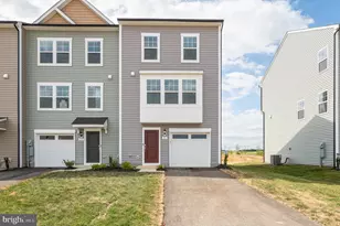 24 Armistead Pl, Charles Town, WV 25414 - Photo 2