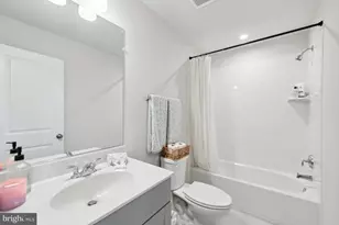 195 Presidents Pointe Ave, Ranson, WV 25438 - Photo 6