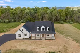 17 Maple Hill Ln, Harpers Ferry, WV 25425 - Photo 2