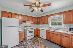 410 S Seminary St, Charles Town, WV 25414 - Photo 10