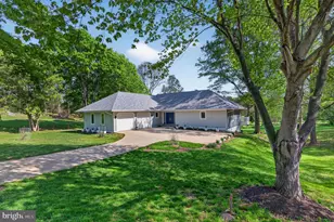 250 Meadow Ridge Dr, Shepherdstown, WV 25443 - Photo 2