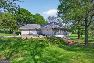 250 Meadow Ridge Dr, Shepherdstown, WV 25443 - Photo 14
