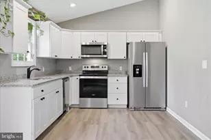153 Chrissys Cir, Harpers Ferry, WV 25425 - Photo 8