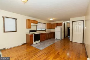 218 S West St, Charles Town, WV 25414 - Photo 8