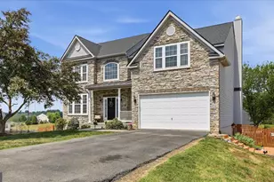 148 Contrail Dr, Kearneysville, WV 25430 - Photo 2