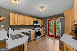 194 Black Bear Trail, Harpers Ferry, WV 25425 - Photo 4