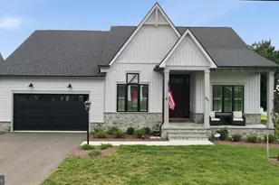 511 Shenandoah Crossing Dr, Charles Town, WV 25414 - Photo 1