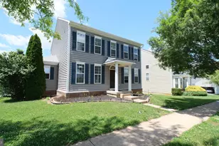 308 Braddock St, Charles Town, WV 25414 - Photo 2