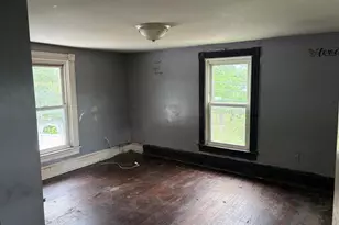 323 W Academy St, Charles Town, WV 25414 - Photo 10