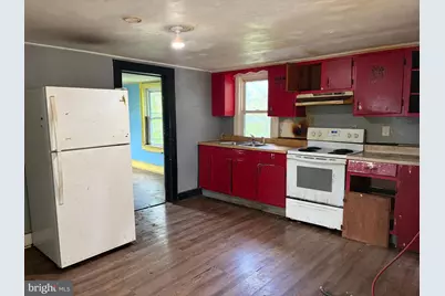 323 W Academy Street, Charles Town, WV 25414 - Photo 4