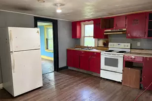 323 W Academy St, Charles Town, WV 25414 - Photo 4