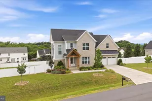 347 Moonstone Dr, Kearneysville, WV 25430 - Photo 2