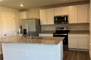 219 Centergate Dr, Charles Town, WV 25414 - Photo 4
