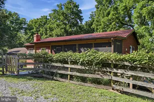 253 Persimmon Pear Ln, Harpers Ferry, WV 25425 - Photo 4