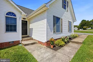 206 Vista Ct, Charles Town, WV 25414 - Photo 2