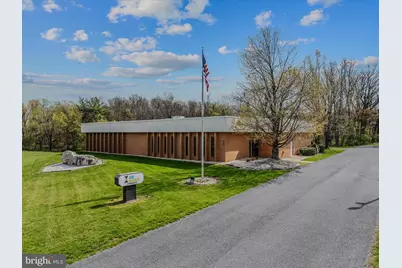 204 Sand Mine Road, Berkeley Springs, WV 25411 - Photo 2