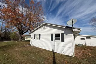 384 Fairview Dr, Berkeley Springs, WV 25411 - Photo 6