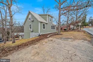 15 Hilltop St, Berkeley Springs, WV 25411 - Photo 2