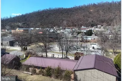 322 S Laurel Avenue, Berkeley Springs, WV 25411 - Photo 20