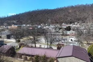 322 S Laurel Ave, Berkeley Springs, WV 25411 - Photo 20