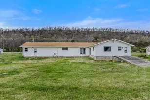 11223 Valley Rd, Berkeley Springs, WV 25411 - Photo 4