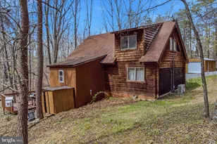 264 Clear Spring Ln, Berkeley Springs, WV 25411 - Photo 2