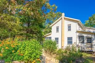 295 Greenwoods Dr, Berkeley Springs, WV 25411 - Photo 4