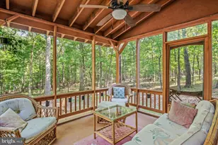 122 Honey Locust Ln, Great Cacapon, WV 25422 - Photo 10