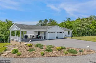 28 Melody Ln, Berkeley Springs, WV 25411 - Photo 2